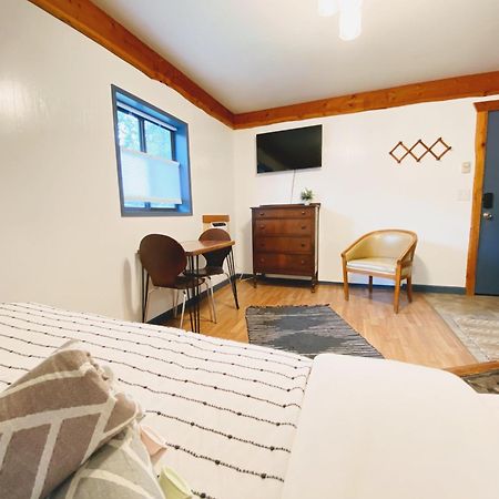 Woods Bay Flathead Lake Resort מראה חיצוני תמונה