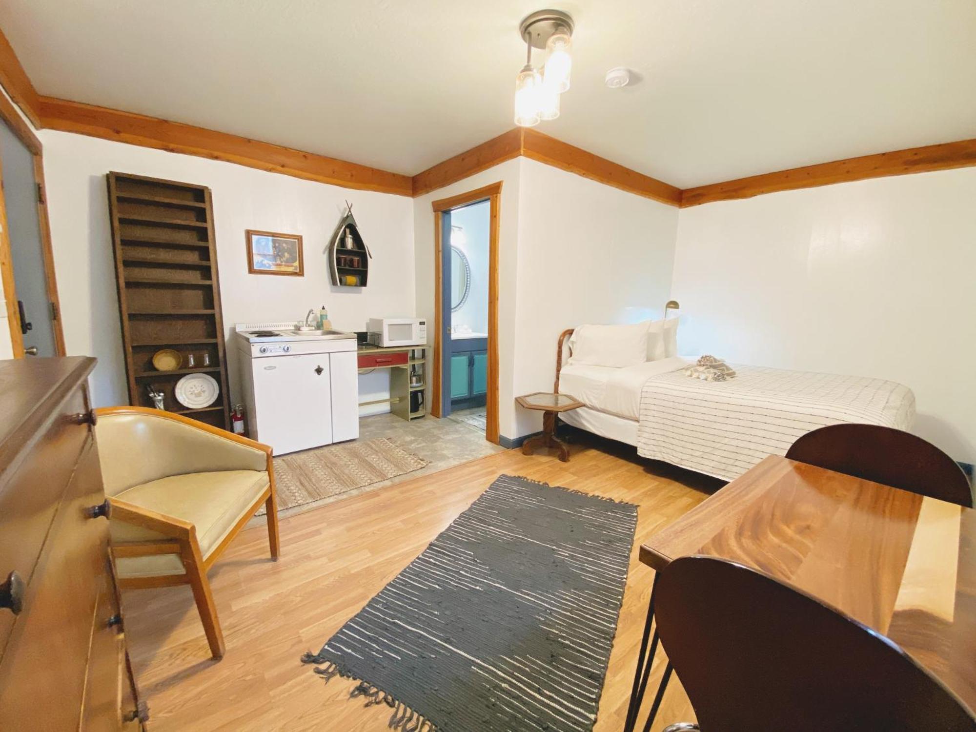 Woods Bay Flathead Lake Resort מראה חיצוני תמונה