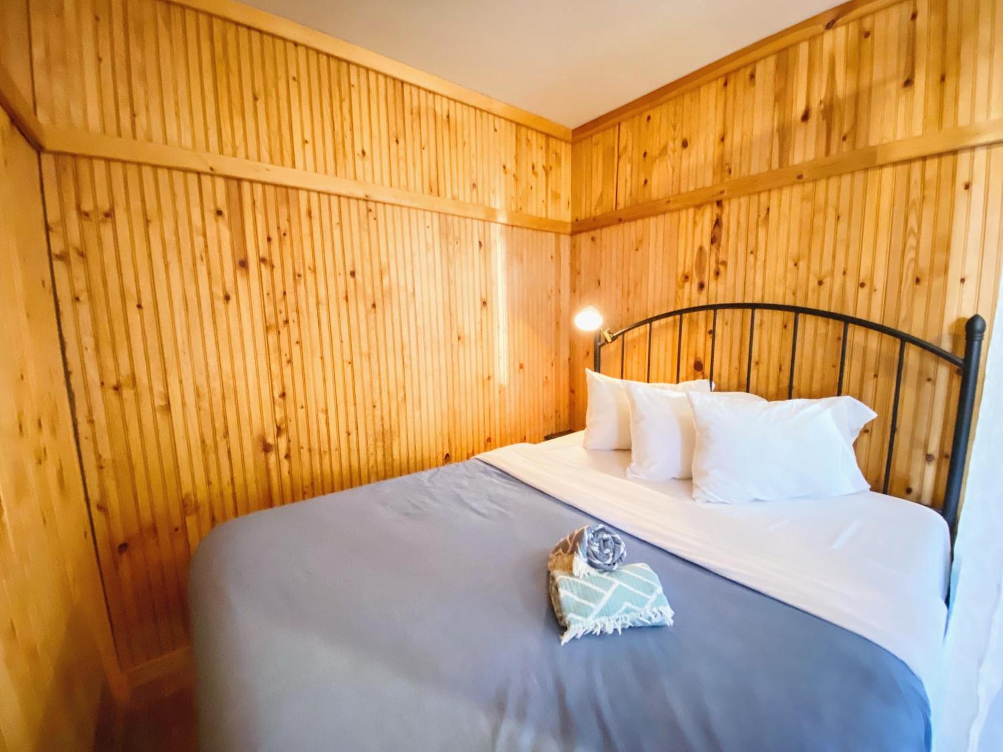 Woods Bay Flathead Lake Resort מראה חיצוני תמונה