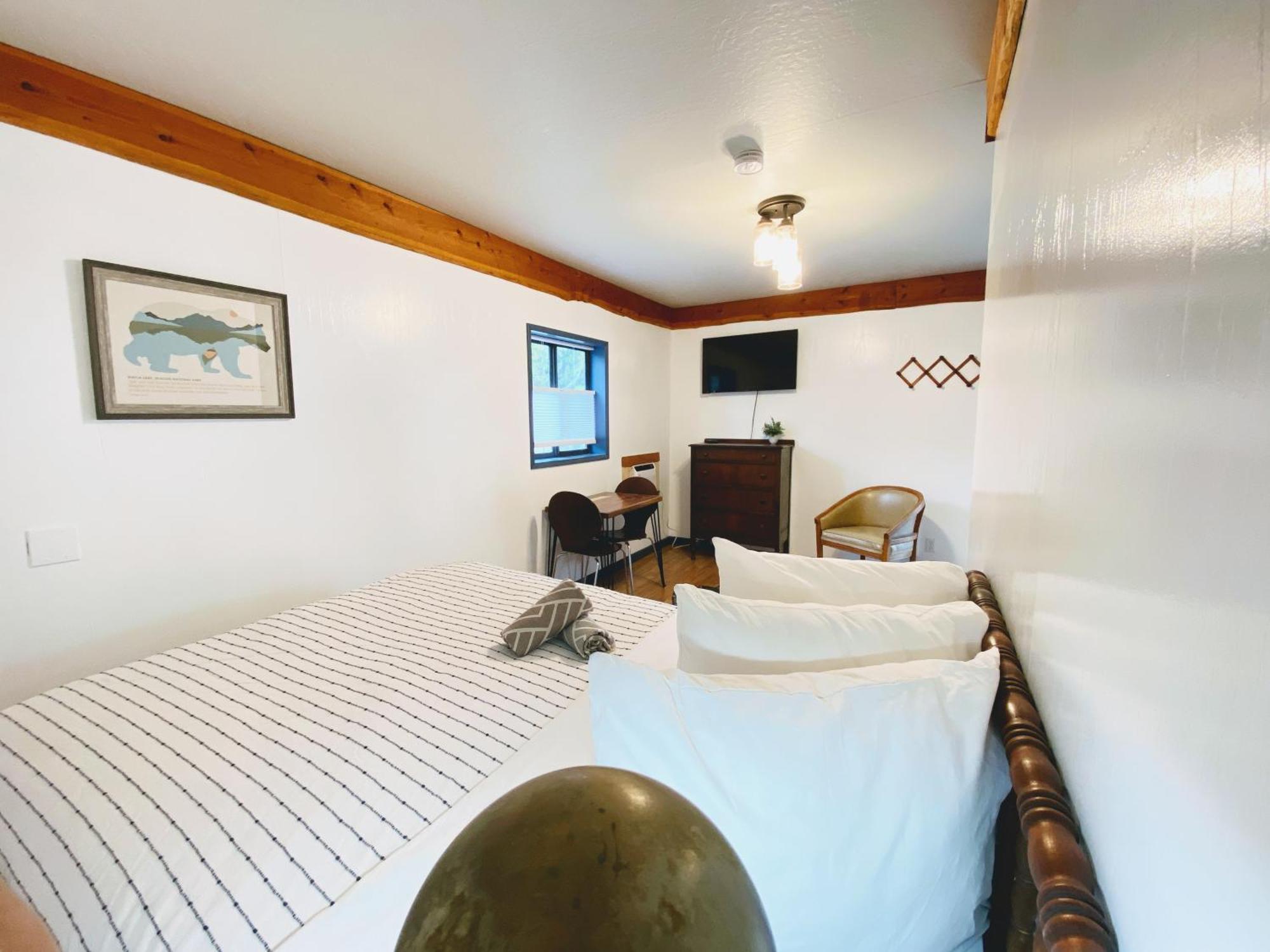 Woods Bay Flathead Lake Resort מראה חיצוני תמונה