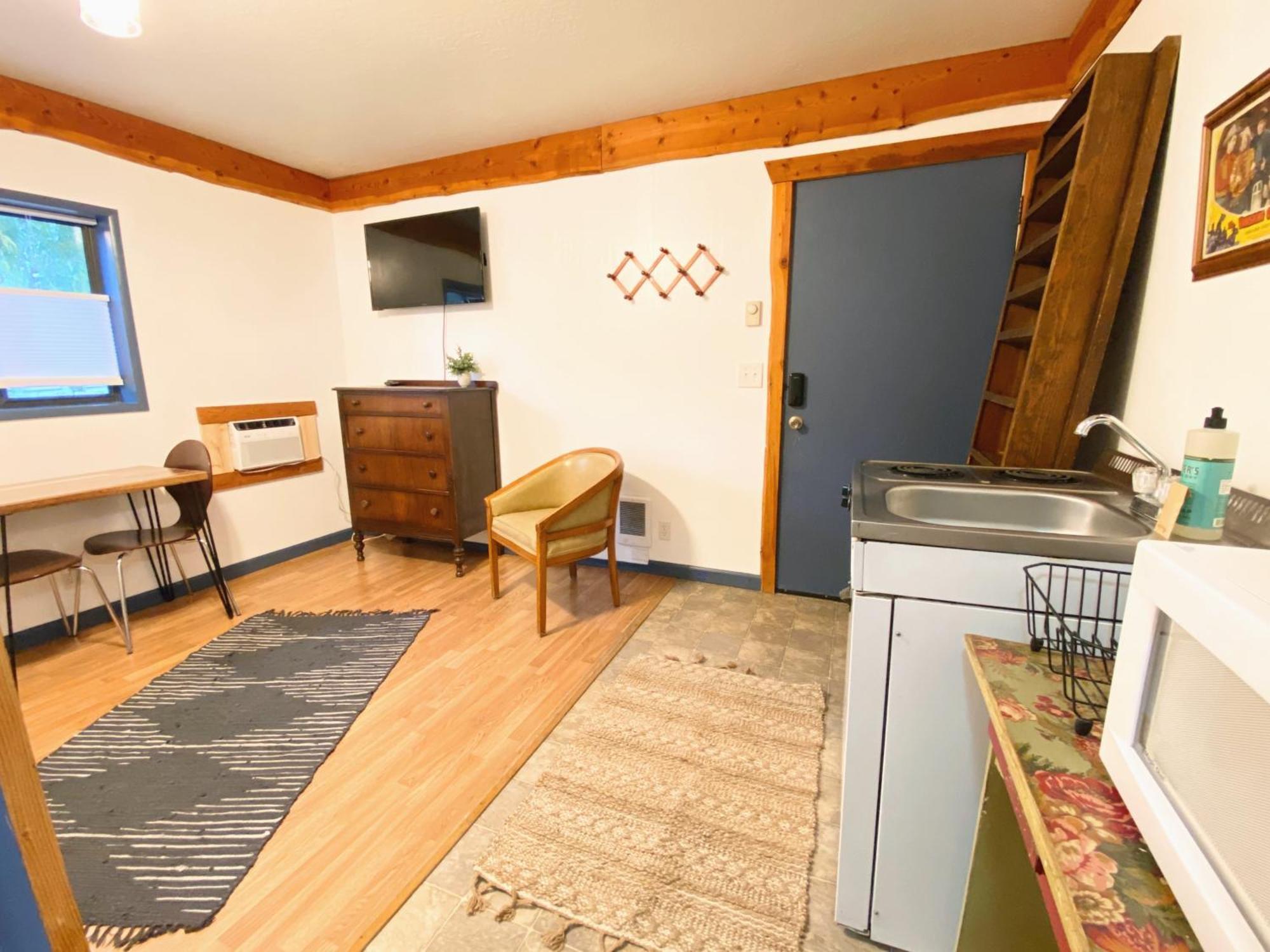 Woods Bay Flathead Lake Resort מראה חיצוני תמונה