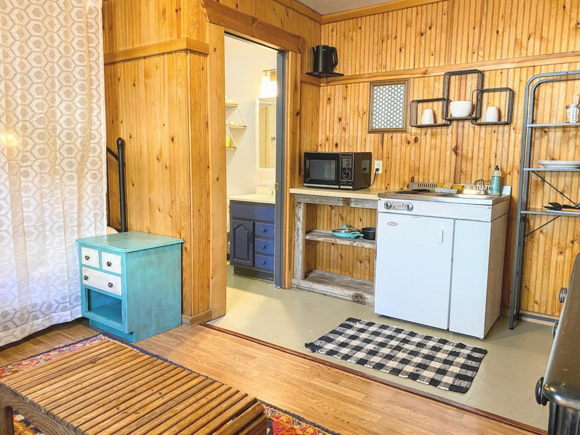 Woods Bay Flathead Lake Resort מראה חיצוני תמונה