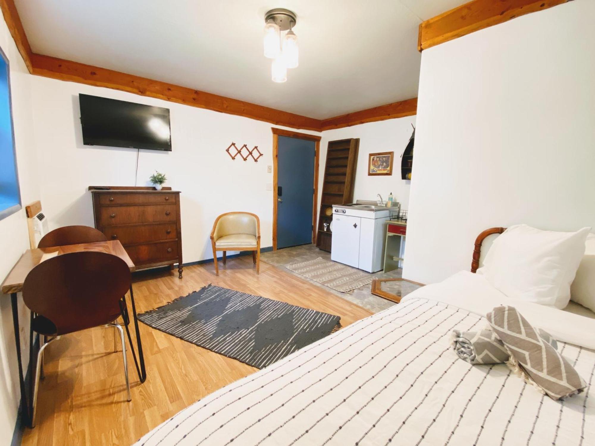 Woods Bay Flathead Lake Resort מראה חיצוני תמונה